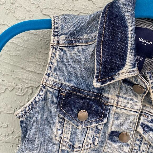 GAP Kids Sleeveless Denim Vest Blue Size 6-7Y Casual Button-Front - Picture 4 of 8